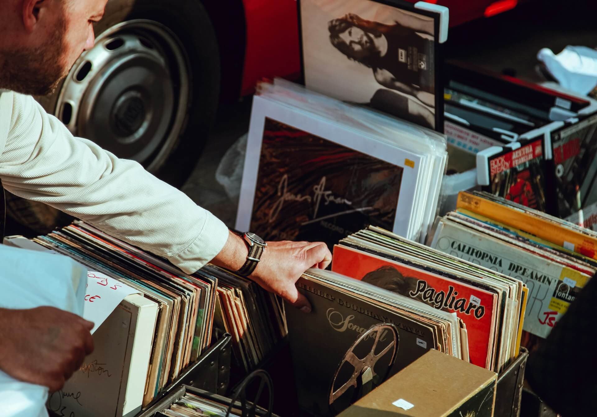 Depop vs. Vinted (2024): Features, Fees, Audience, and Selling Experience Compared